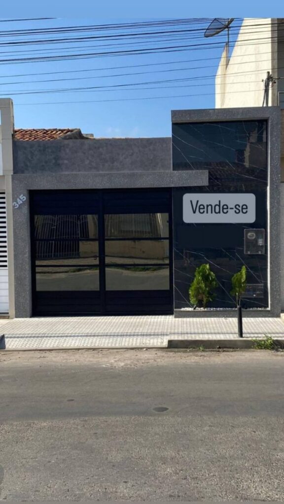 Esta aconchegante casa em Itabaiana é a opção perfeita para quem busca um lar prático e confortável. Com 2 quartos, 2 banheiros e 1 vaga de garagem, esta casa oferece tudo o que você precisa para viver com comodidade.