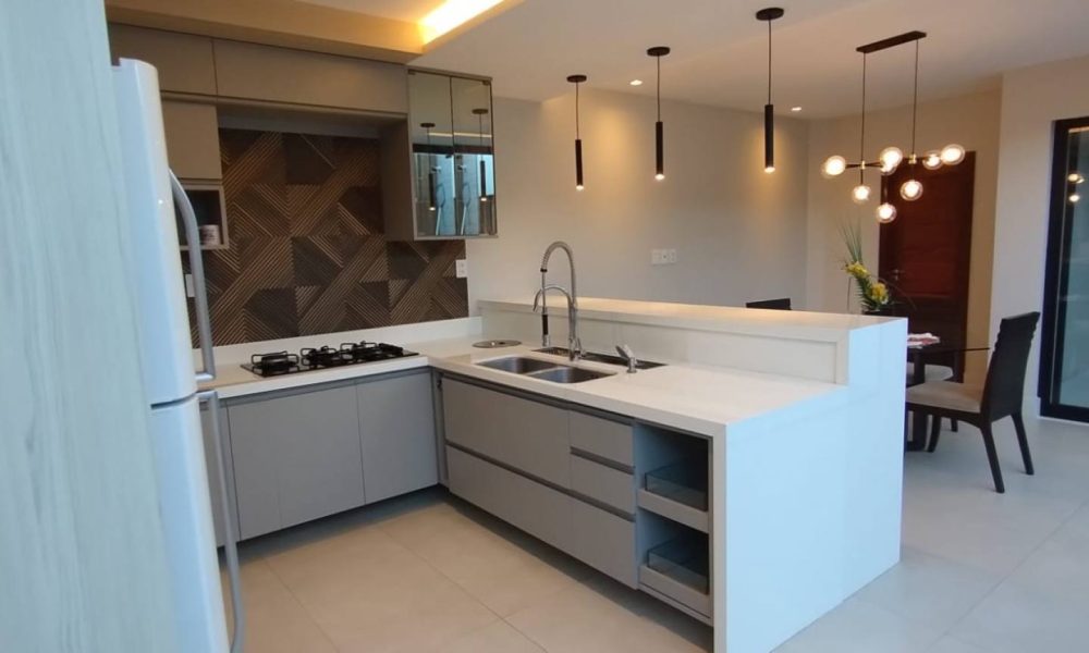 Bem-vindo à sua casa dos sonhos no bairro Marianga, na encantadora cidade de Itabaiana. Esta residência de alto padrão é uma obra-prima de luxo e conforto, com um toque especial de sofisticação. Com 5 quartos, incluindo uma suíte, 3 banheiros e uma série de comodidades, esta é a definição de um lar requintado.