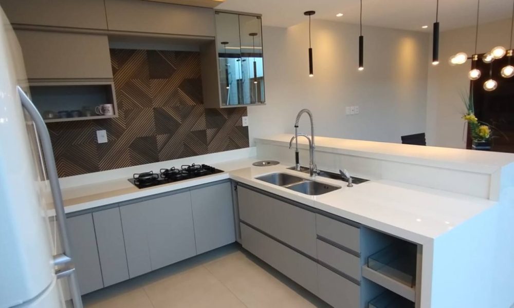 Bem-vindo à sua casa dos sonhos no bairro Marianga, na encantadora cidade de Itabaiana. Esta residência de alto padrão é uma obra-prima de luxo e conforto, com um toque especial de sofisticação. Com 5 quartos, incluindo uma suíte, 3 banheiros e uma série de comodidades, esta é a definição de um lar requintado.