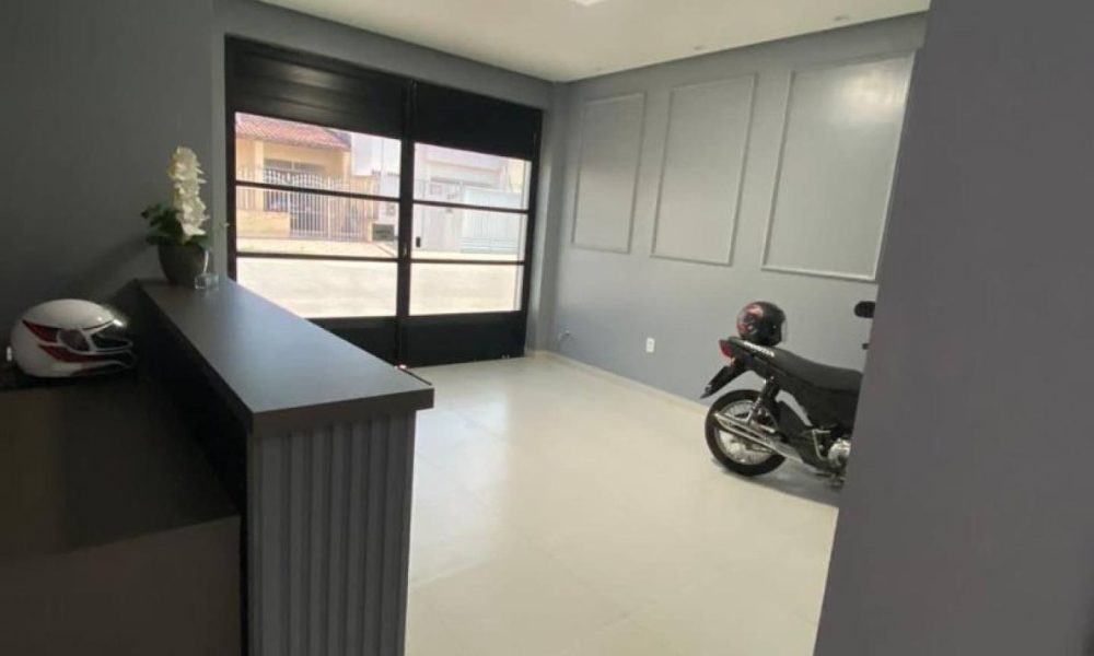 Esta aconchegante casa em Itabaiana é a opção perfeita para quem busca um lar prático e confortável. Com 2 quartos, 2 banheiros e 1 vaga de garagem, esta casa oferece tudo o que você precisa para viver com comodidade.