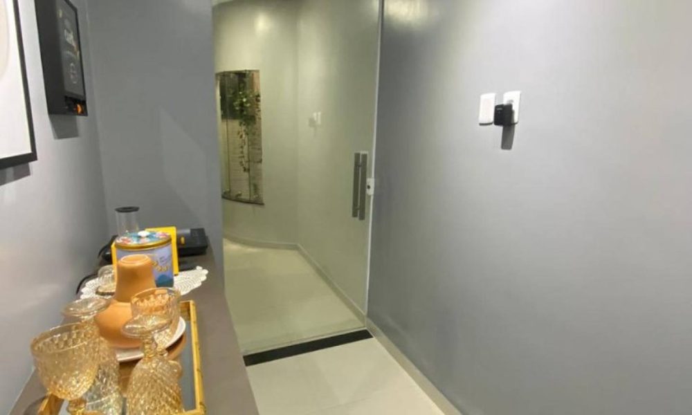 Esta aconchegante casa em Itabaiana é a opção perfeita para quem busca um lar prático e confortável. Com 2 quartos, 2 banheiros e 1 vaga de garagem, esta casa oferece tudo o que você precisa para viver com comodidade.